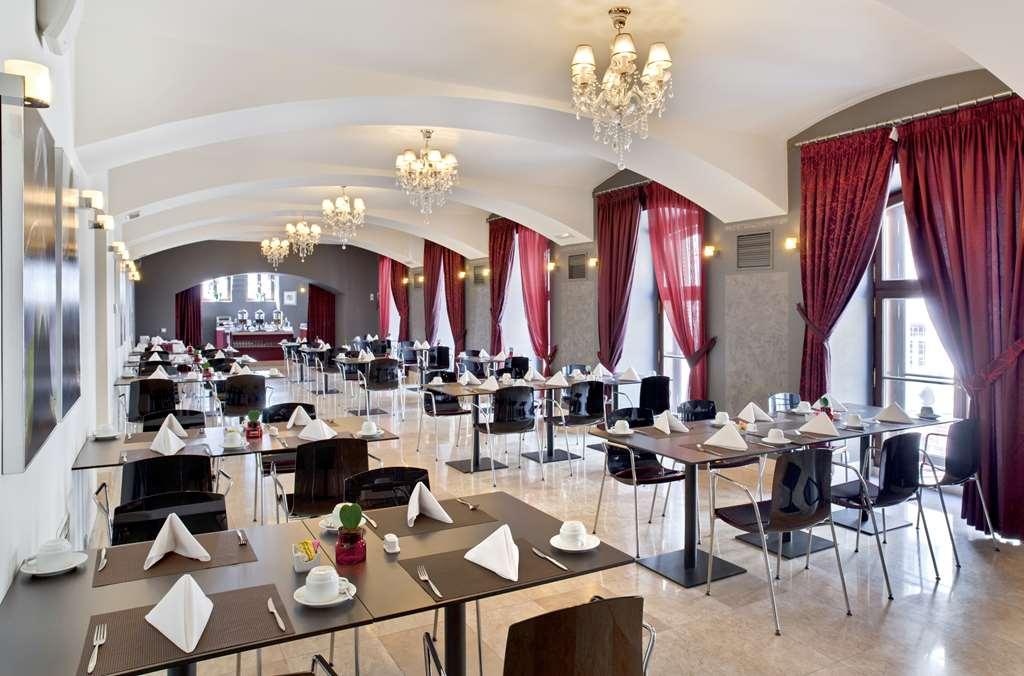 巴瑟罗布尔诺宫殿酒店 餐厅 照片